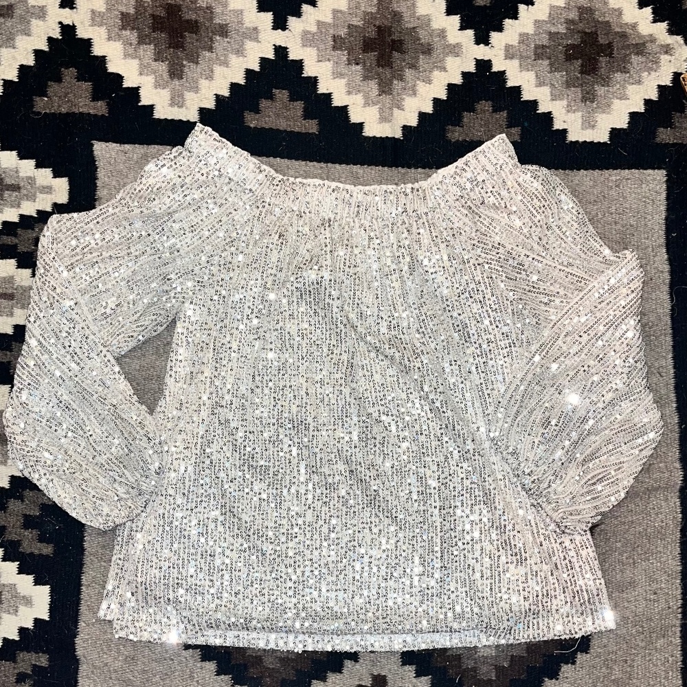 Vine and Love Sequin Off the Shoulder Shirt Size Small